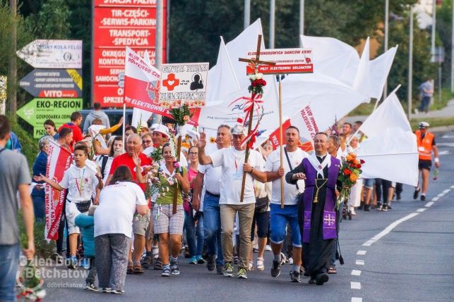 Pielgrzymka wróci jednak pieszo?  Trwają urzędnicze procedury, wierni apelują o motywację  - Zdjęcie główne