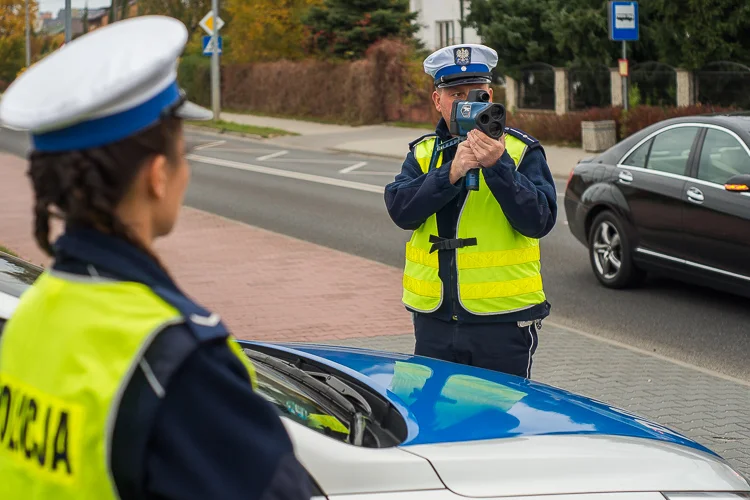 Czterech piratów drogowych straciło prawo jazdy. Teraz muszą zapłacić ogromne mandaty - Zdjęcie główne