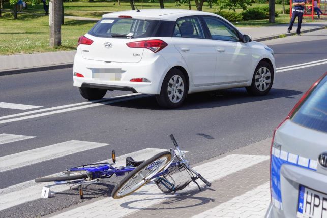 Przytorze. Samochód potrącił rowerzystkę. Ranna kobieta w szpitalu [FOTO] - Zdjęcie główne