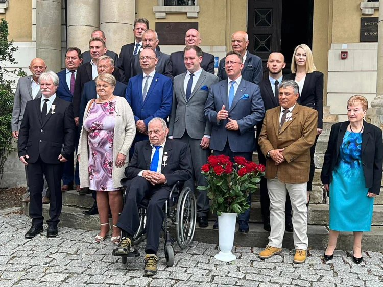 Bełchatowski związkowiec i uczestnik Okrągłego Stołu pośmiertnie uhonorowany [FOTO] - Zdjęcie główne