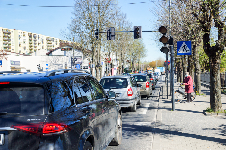 Uwaga kierowcy! Awaria sygnalizacji świetlnej i korki w centrum Bełchatowa. Warto omijać ulicę Wojska Polskiego [FOTO] - Zdjęcie główne