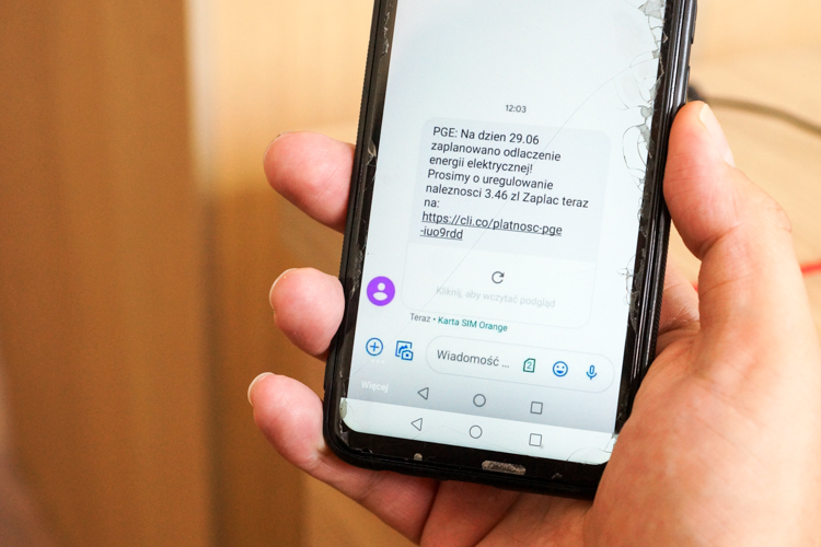 Uwaga na oszustów! Z tych numerów piszą sms-y i wyłudzają pieniądze. ''Zaplanowano odłączenie energii'' - Zdjęcie główne