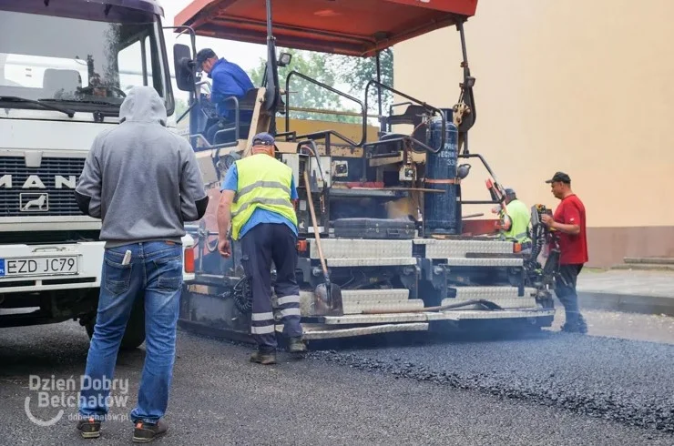 Kolejna ulica w Bełchatowie do remontu. Kierowców czekają utrudnienia i… nowe wahadło - Zdjęcie główne