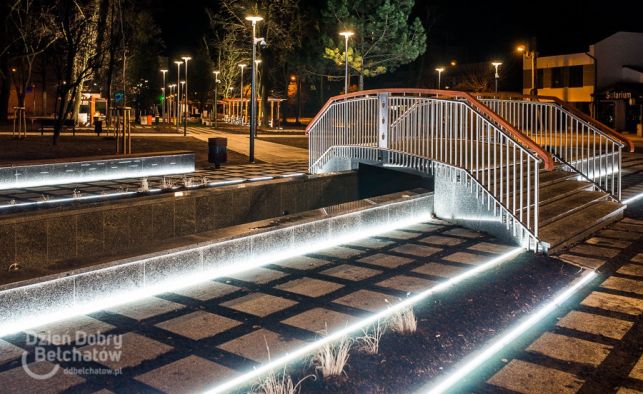 Zrewitalozowany plac Wolności nocą. Światła robią wrażenie [ZDJĘCIA] - Zdjęcie główne