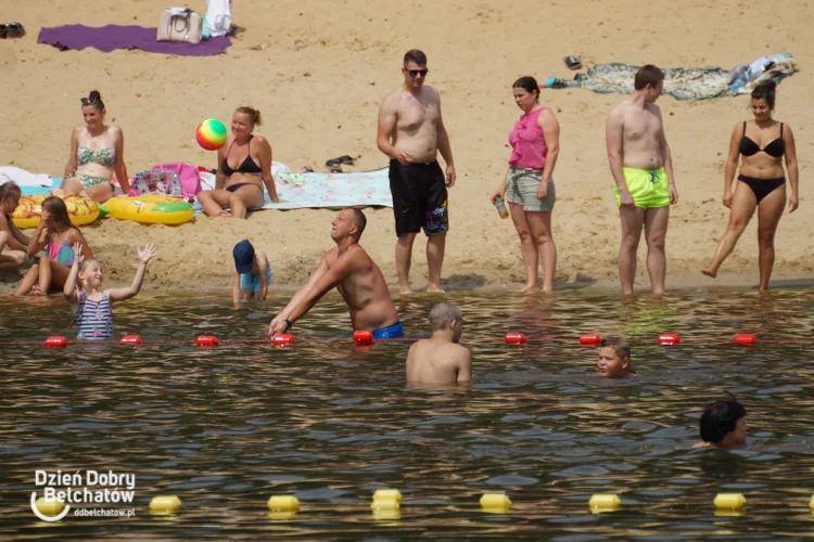 Weekendowe plażowanie na Wawrzkowiźnie. Mieszkańcy szukali ochłody nad wodą [FOTO] - Zdjęcie główne