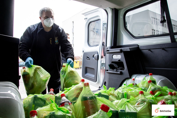 Bełchatowianie otrzymali paczki z żywnością. Ile osób skorzystało? [FOTO] - Zdjęcie główne