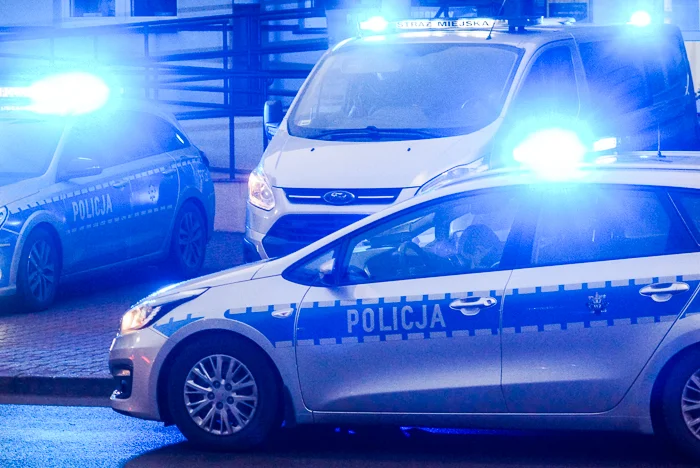 Policja przy bełchatowskich szkołach. Wcześniej dochodziło do bulwersujących sytuacji - Zdjęcie główne