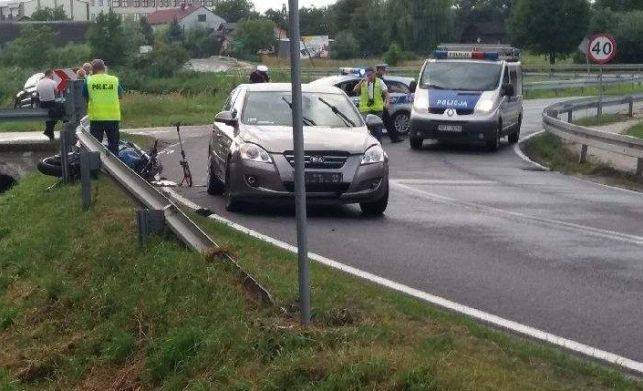 Motocyklista zginął pod kołami samochodu osobowego - Zdjęcie główne