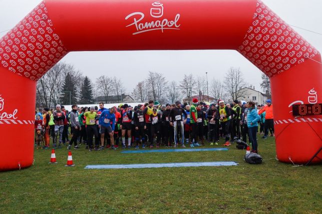 7. Świąteczny Bieg w Ruścu z rekordową frekwencją i... gościem specjalnym z TVN  [MEGA GALERIA] - Zdjęcie główne