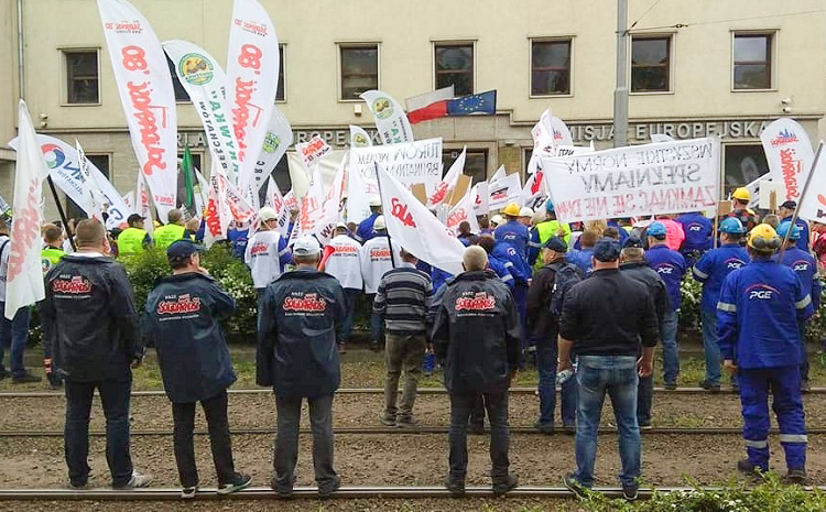 Zwierają szyki i jadą protestować pod siedzibę premiera. Wyznaczono datę pikiety związkowców w stolicy  - Zdjęcie główne