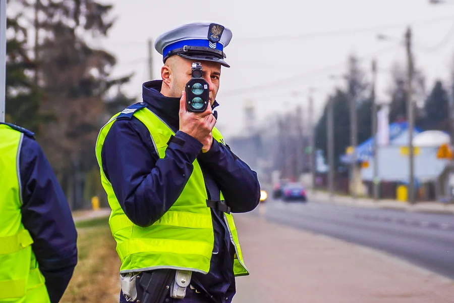 Przekroczył prędkość prawie trzykrotnie. Taka kara musiała zaboleć.... - Zdjęcie główne