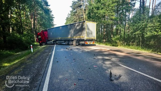 [AKTUALIZACJA] Wypadek pod Bełchatowem, TIR zderzył się z osobówką. Ranna kobieta trafiła do szpitala [FOTO] - Zdjęcie główne