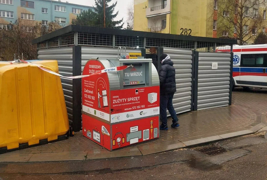 Martwy noworodek w śmietniku w Łodzi. Bełchatowska policja prosi o pomoc - Zdjęcie główne