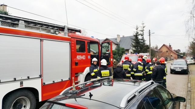 Sąsiedzi wezwali pomoc. Strażacy weszli z drzwiami,  podczas gdy on... - Zdjęcie główne