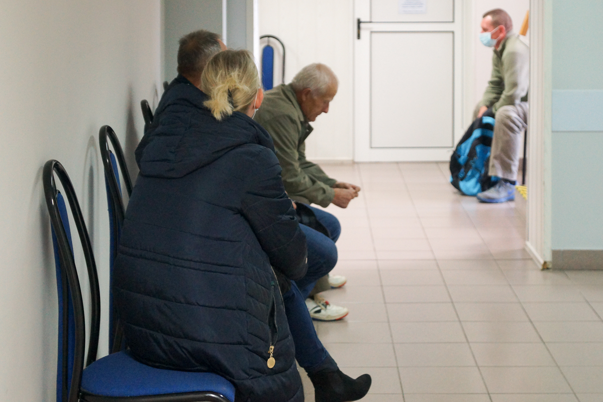 Długie kolejki w bełchatowskim magistracie. Urząd będzie czynny do... północy - Zdjęcie główne