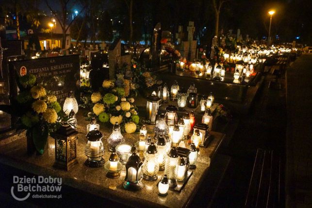 Tysiące płomieni rozświetliło bełchatowską nekropolię. Zobacz jak wspaniale wyglądał cmentarz nocą [FOTO] - Zdjęcie główne