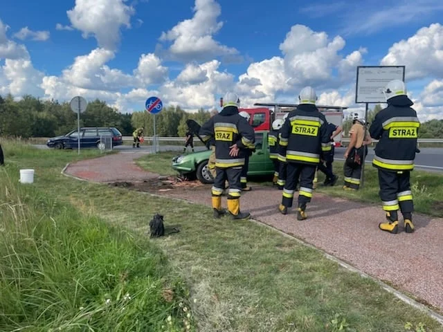 Zderzenie dwóch samochodów na drodze przy kopalni. Obaj kierowcy zawinili - Zdjęcie główne