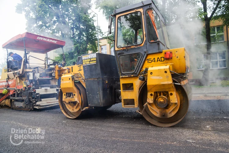 Przebudują kolejne jezdnie w okolicy Bełchatowa. Gdzie pojawią się drogowcy? - Zdjęcie główne