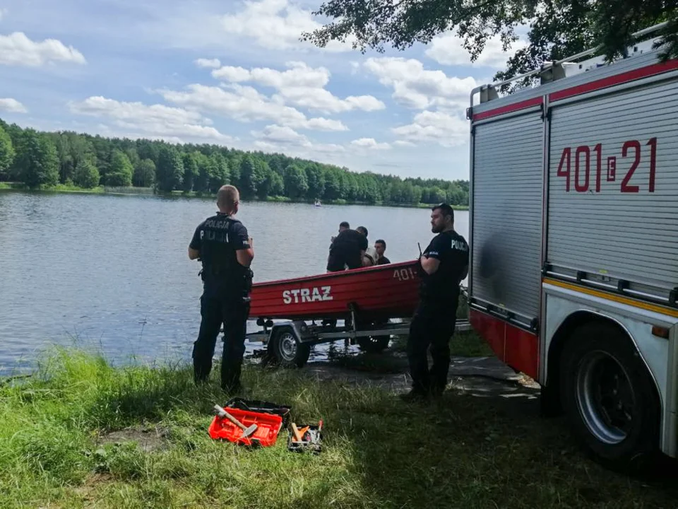 Strażacy poszukiwali zaginionego wędkarza. ''Na brzegu zostały ubrania i sprzęt'' - Zdjęcie główne