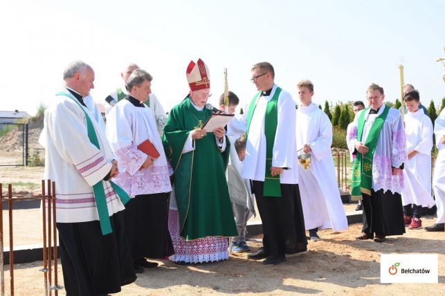 Powstaje nowy kościół w Bełchatowie. Akt erekcyjny wmurowany [FOTO] - Zdjęcie główne