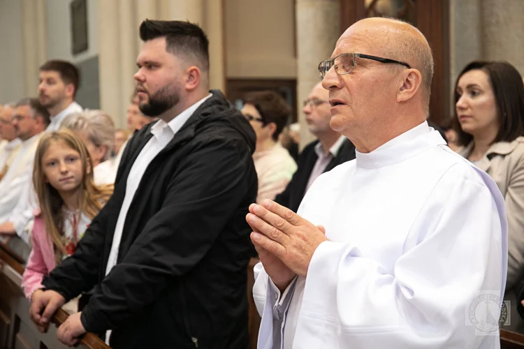 Święcenia żonatych mężczyzn. Bełchatowianin został duchownym [FOTO] - Zdjęcie główne