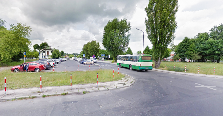 Parking przy szpitalu w Bełchatowie, zanim stanął tam dworzec przesiadkowy