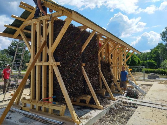 Powstaje tężnia w Szczercowie. Kiedy będzie można skorzystać z jej dobrodziejstw? [FOTO] - Zdjęcie główne