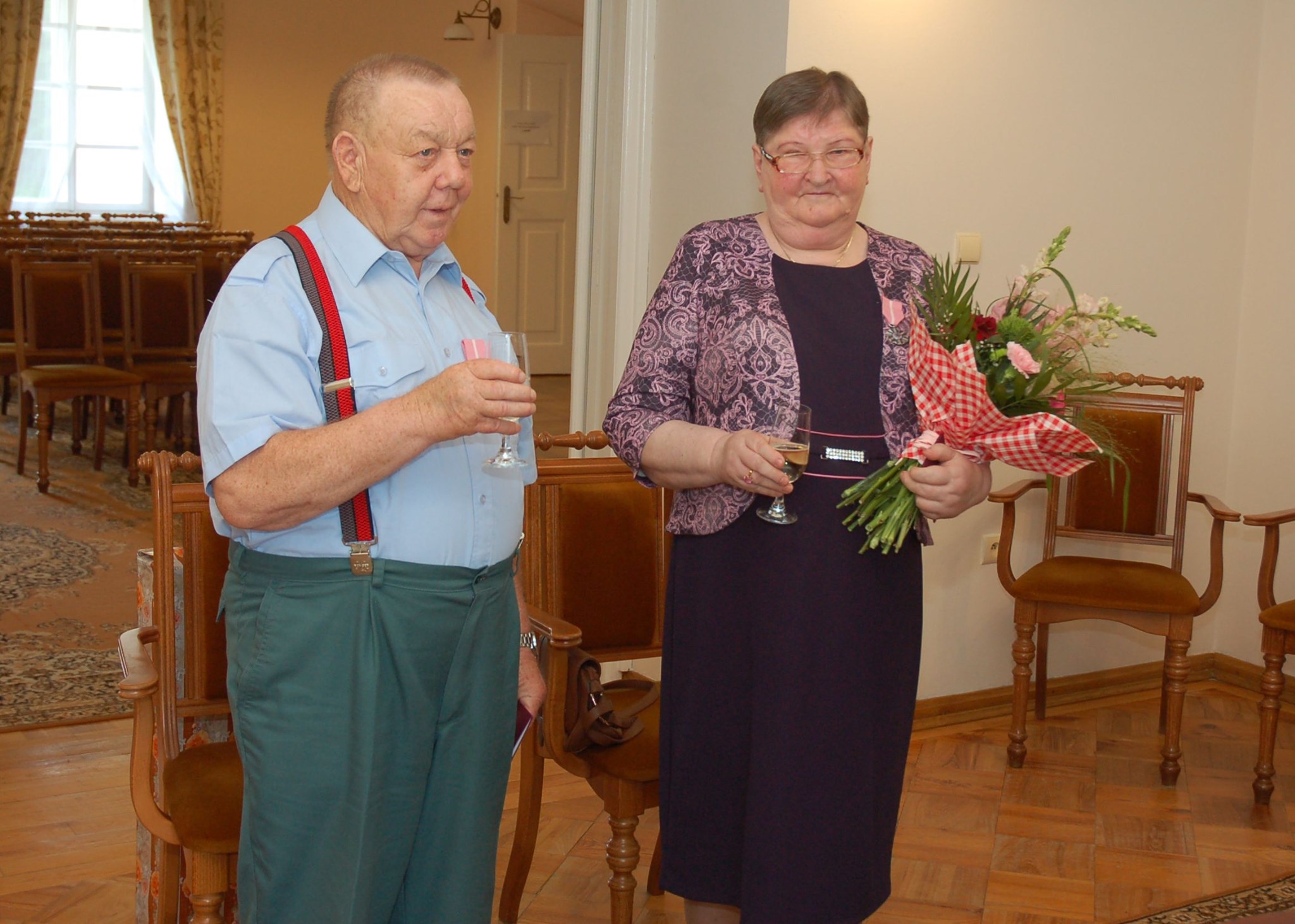 Kwiaty, toasty i medale Prezydenta RP. Para z gminy Bełchatów świętowała 50 lat w małżeństwie [FOTO] - Zdjęcie główne