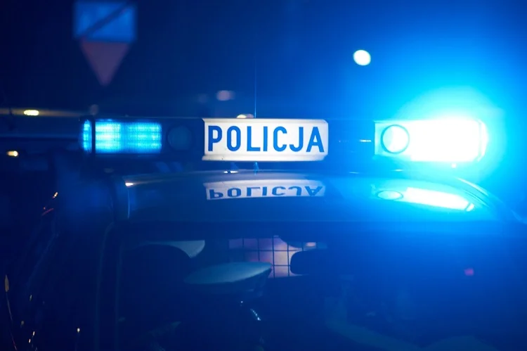 Pijany mężczyzna rozrabiał na placu przed kościołem. Sprawa trafiła na policję  - Zdjęcie główne