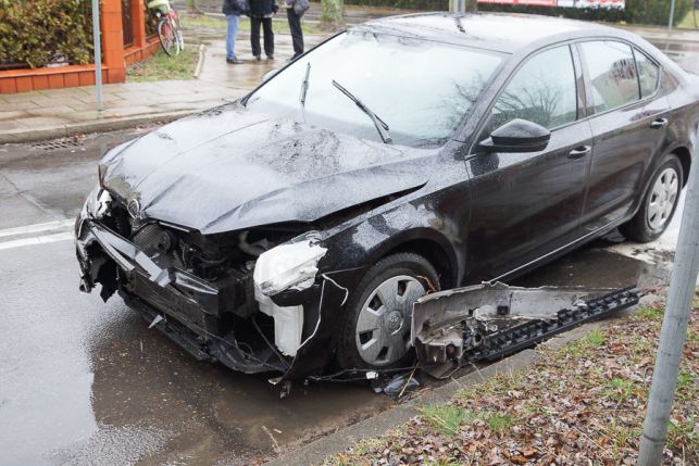 Wypadek na ulicy Grota Roweckiego Bełchatów. Luty 2020