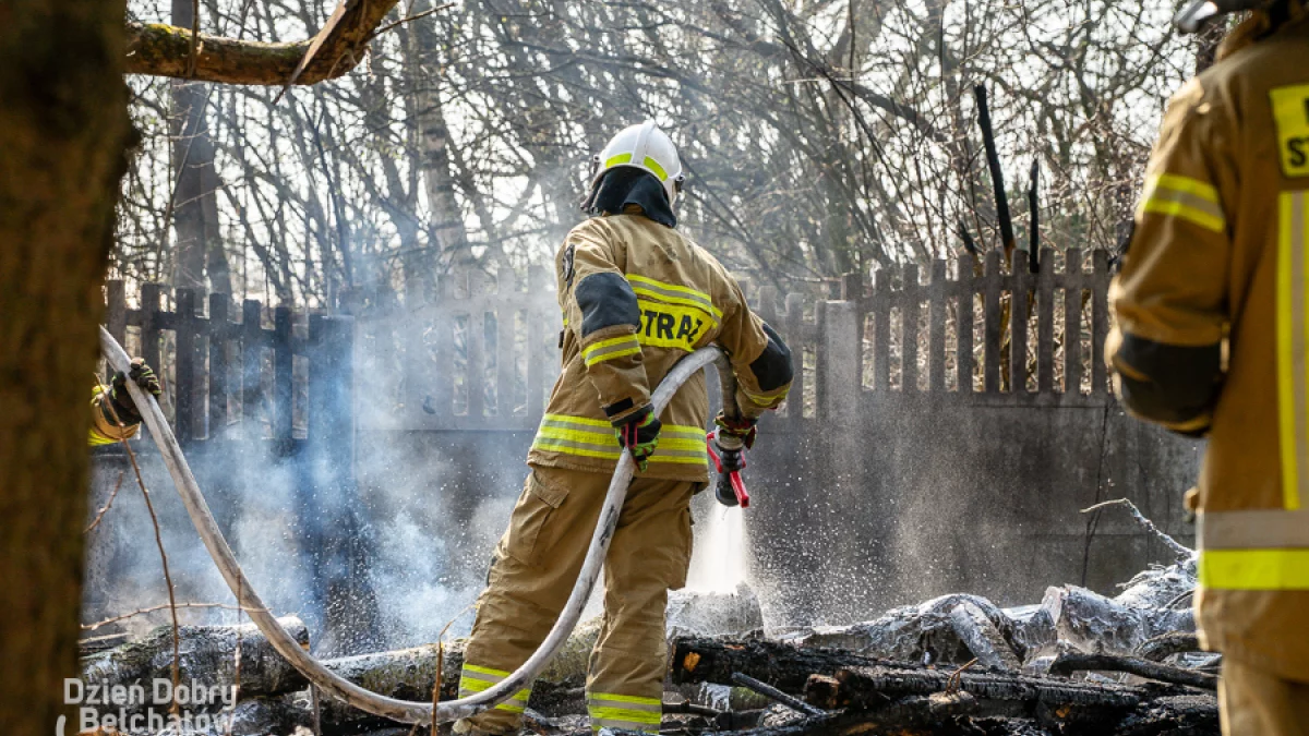 Podpalacz złapany na gorącym uczynku. Wzniecił pożar w Bełchatowie [FOTO]