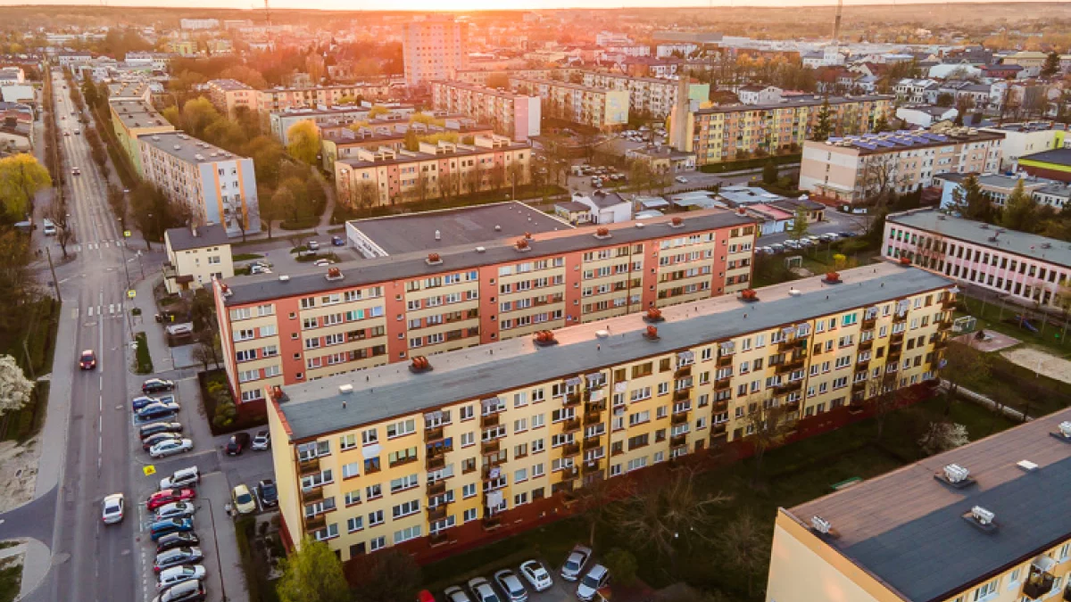 Zniknie komin dawnej kotłowni. "Odpadają fragmenty cegieł"