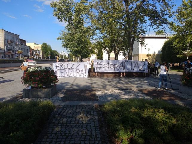 Protestowali na placu Narutowicza  - Zdjęcie główne