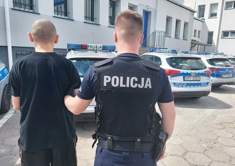 Seryjny włamywacz z Bełchatowa w rękach policji. Zdradziły go ślady krwi... - Zdjęcie główne