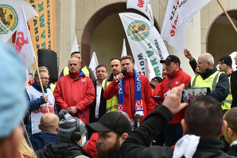 Górnicy i energetycy z PGE oraz Tauronu protestowali w stolicy. Związkowcy u ministra Ziobry [FOTO] - Zdjęcie główne