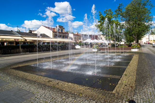 W tym roku ogródków na pl. Narutowicza będzie mniej.  Sprawdź kiedy ruszą - Zdjęcie główne