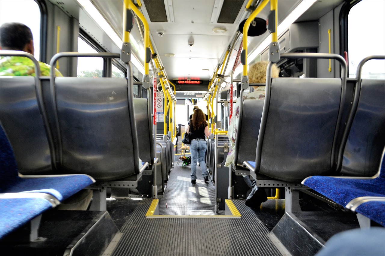 Zarażony koronawirusem jechał bełchatowskim autobusem. Sanepid apeluje do pasażerów - Zdjęcie główne