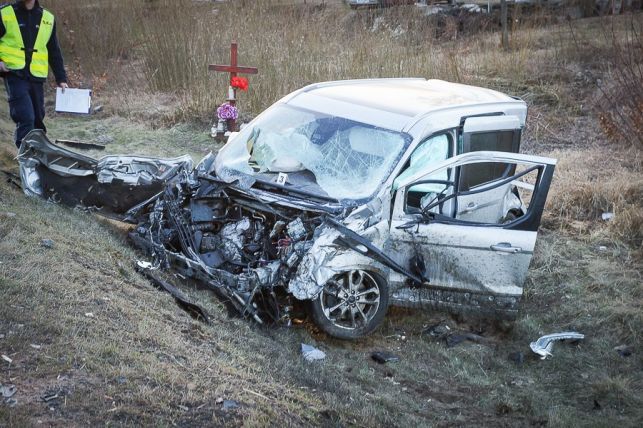 Obraz jak po kataklizmie. Koszmarny wypadek na feralnym skrzyżowaniu pod Szczczercowem [FOTO] - Zdjęcie główne