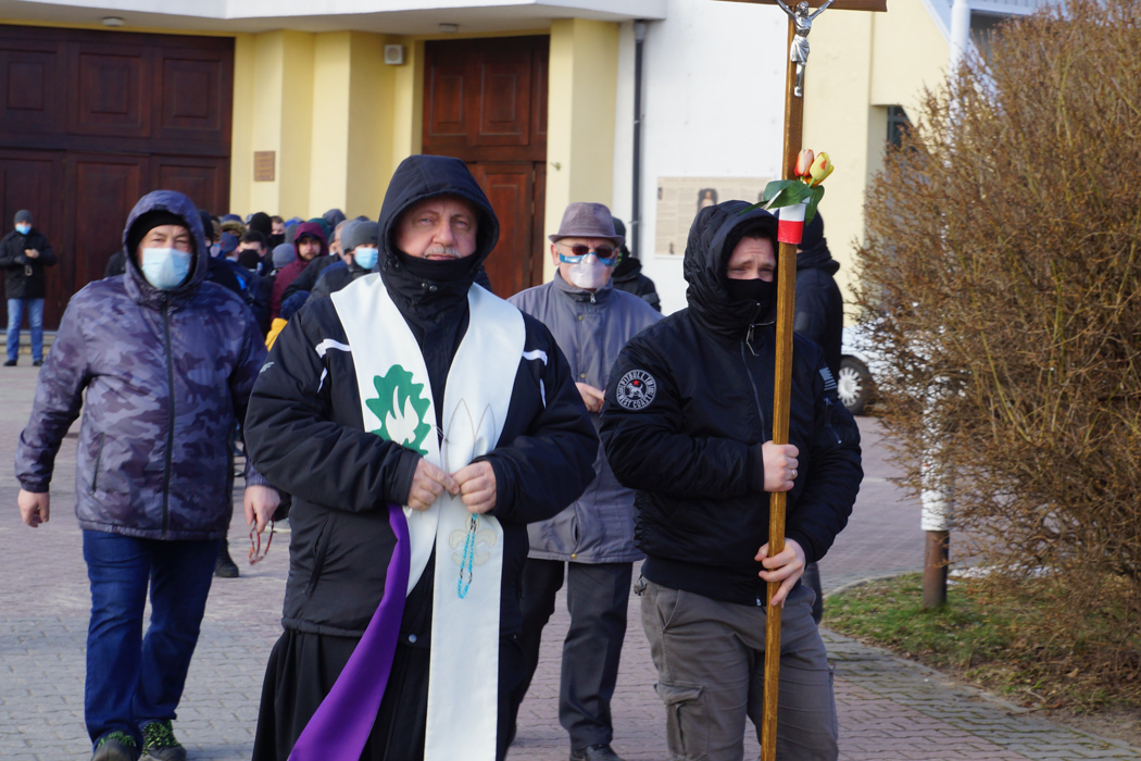 Męski Różaniec znów na ulicach Bełchatowa. O co modlili się Wojownicy Maryi? [FOTO] - Zdjęcie główne