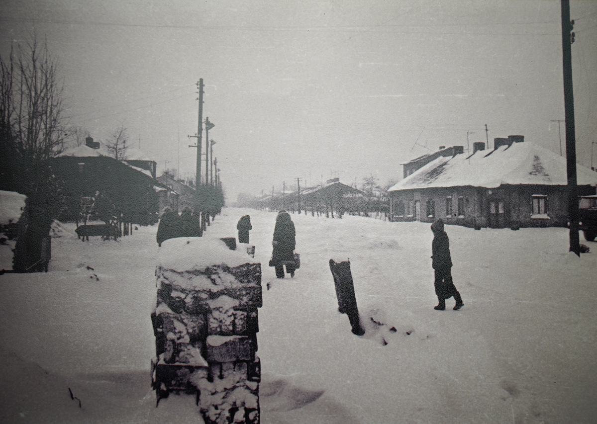 Ulice w Bełchatowie w pierwszych dniach stycznia 1979 roku były zasypane śniegiem