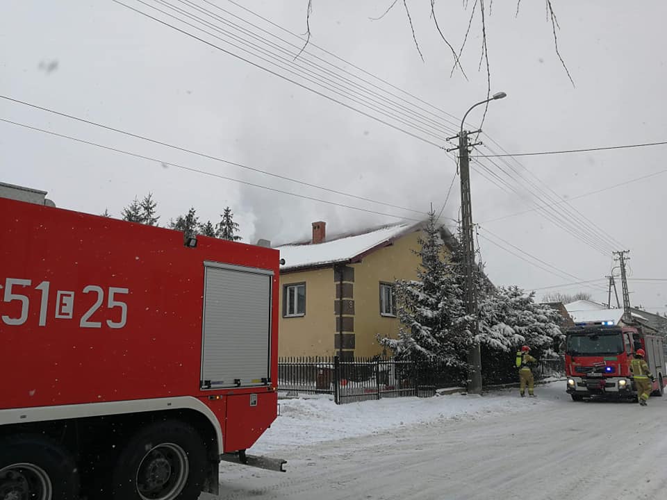 Pięć zastępów straży pożarnej walczyło z ogniem. Jedna osoba poszkodowana [FOTO] - Zdjęcie główne
