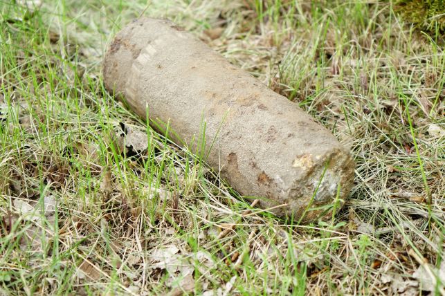 Znaleźli niewybuch z drugiej wojny światowej. Saperzy pod Bełchatowem [FOTO] - Zdjęcie główne