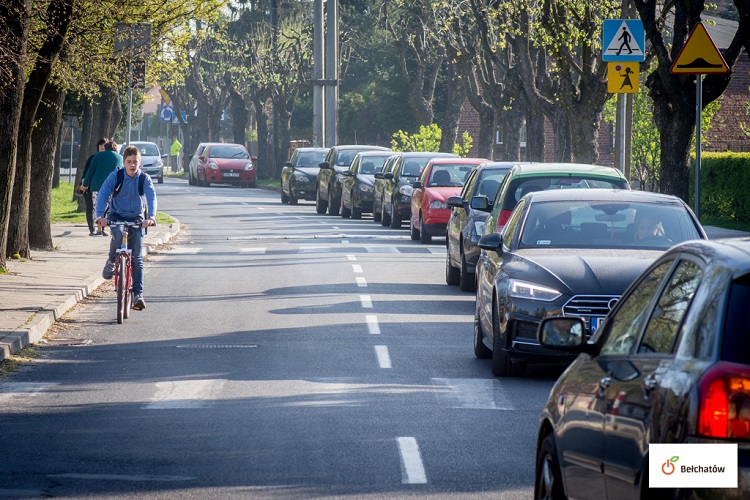 Kierowcy narzekali na problem z parkowaniem. Miasto znalazło rozwiązanie? - Zdjęcie główne