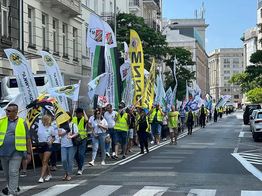 Związkowcy z PGE szykują protest w Warszawie tuż przed wyborami. "Bezczelne traktowanie załogi" - Zdjęcie główne