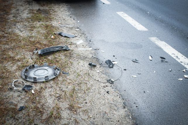 Wypadek na drodze do elektrowni. Dwie osoby trafiły do szpitala [FOTO] - Zdjęcie główne