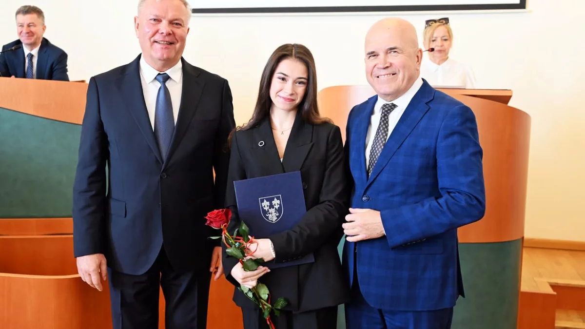 Młodzież z naszego powiatu nagrodzona. Kilkadziesiąt tysięcy złotych trafiło do młodych talentów