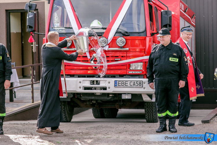 Strażacy świętowali, ksiądz święcił wóz strażacki. Zobacz, jak wyglądały obchody w Wygiełzowie [FOTO] - Zdjęcie główne