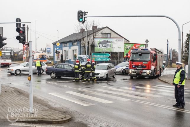 Zderzenie na skrzyżowaniu. Kolejny raz ten sam scenariusz [FOTO] - Zdjęcie główne