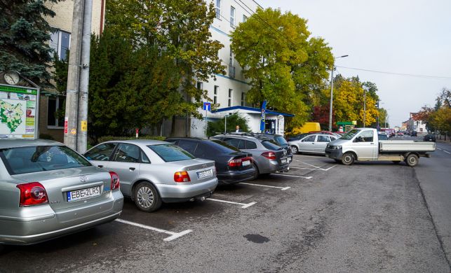 Płatne parkingi w centrum Bełchatowa? Na sesji padła propozycja - Zdjęcie główne