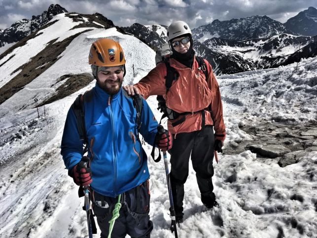 Niewidomy alpinista z Bełchatowa zdobył "czterotysięcznik". Teraz zaprasza na spotkanie otwarte, aby opowiedzieć o swojej niezwykłej wyprawie - Zdjęcie główne